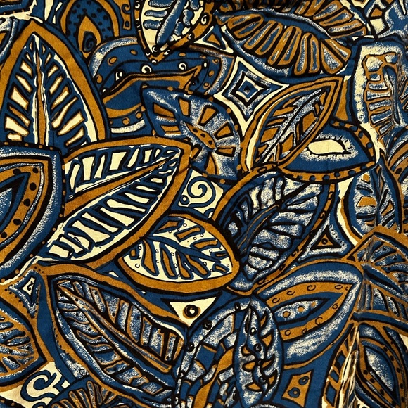 Cute Maggie Lawrence button up short sleeve shirt. Marked size large. - Picture 5 of 6